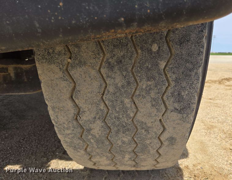 image for item NV9831 1995 Ford L8000 dump truck