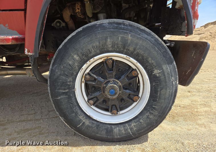 image for item NV9831 1995 Ford L8000 dump truck