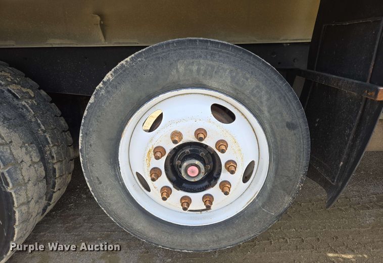 image for item NV9831 1995 Ford L8000 dump truck