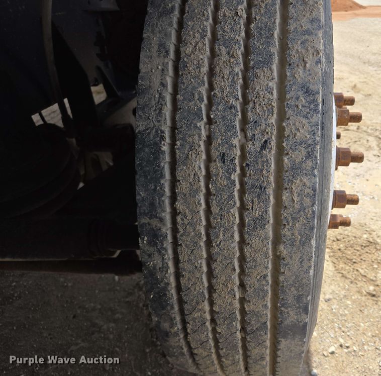 image for item NV9831 1995 Ford L8000 dump truck