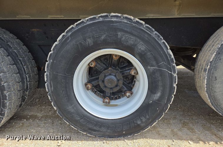 image for item NV9831 1995 Ford L8000 dump truck