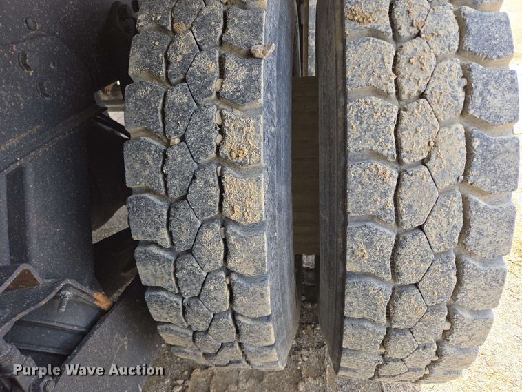 image for item NV9831 1995 Ford L8000 dump truck