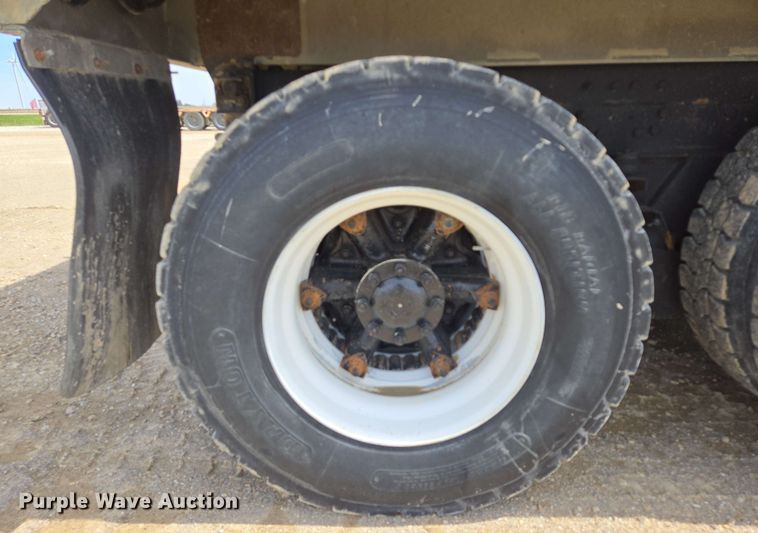 image for item NV9831 1995 Ford L8000 dump truck