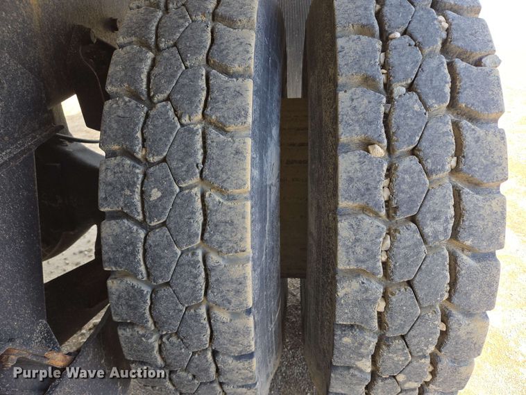 image for item NV9831 1995 Ford L8000 dump truck