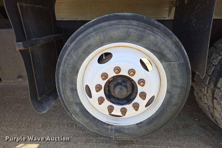 image for item NV9831 1995 Ford L8000 dump truck