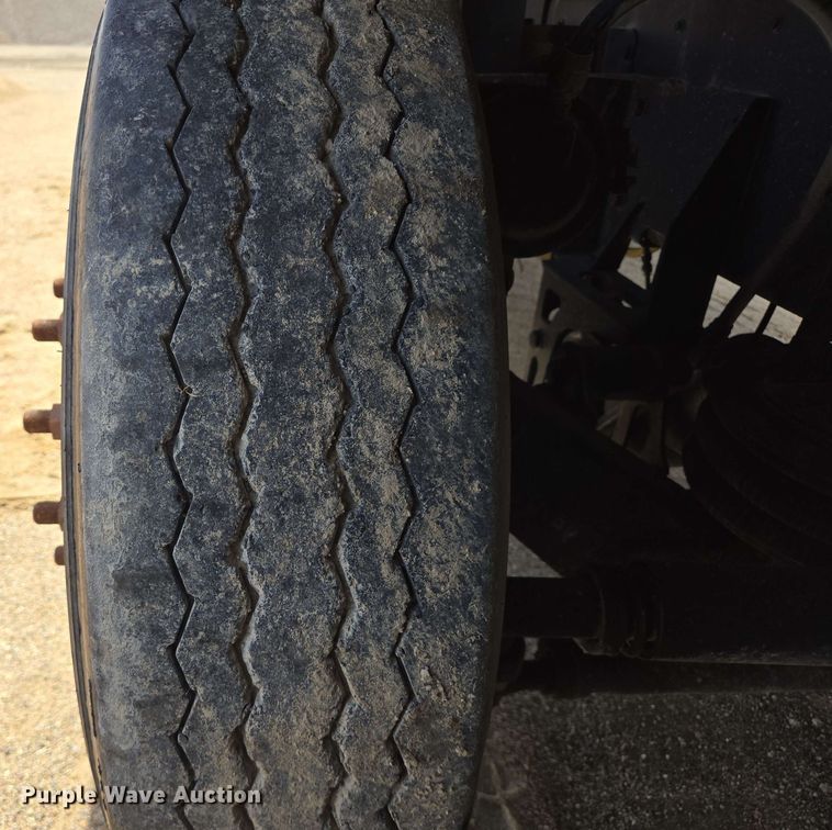 image for item NV9831 1995 Ford L8000 dump truck