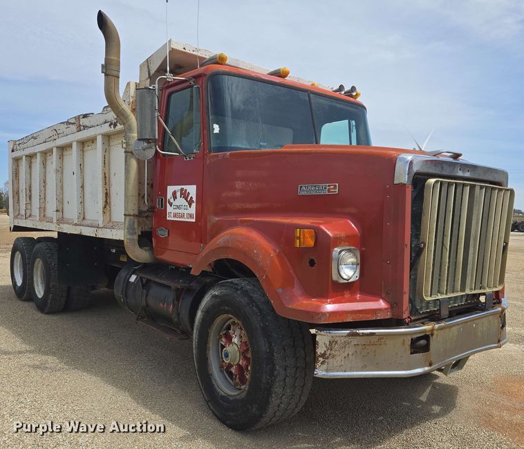 image for item NV9832 1980 White Auto Car dump truck