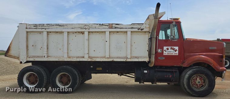 image for item NV9832 1980 White Auto Car dump truck