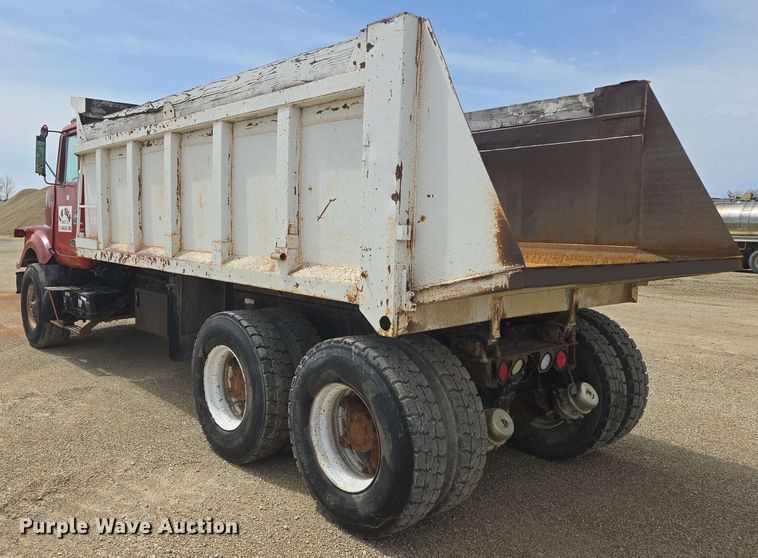 image for item NV9832 1980 White Auto Car dump truck