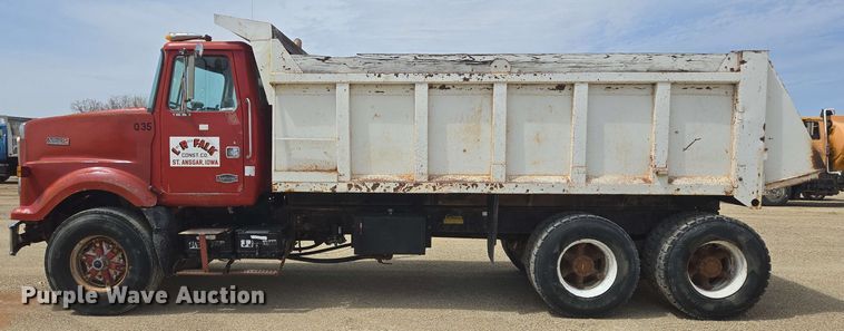 image for item NV9832 1980 White Auto Car dump truck