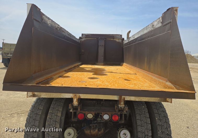 image for item NV9832 1980 White Auto Car dump truck