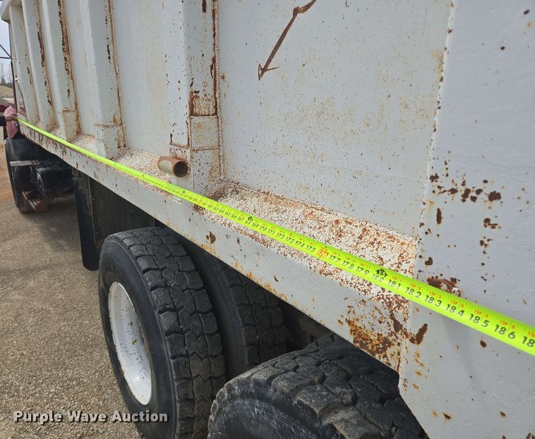 image for item NV9832 1980 White Auto Car dump truck