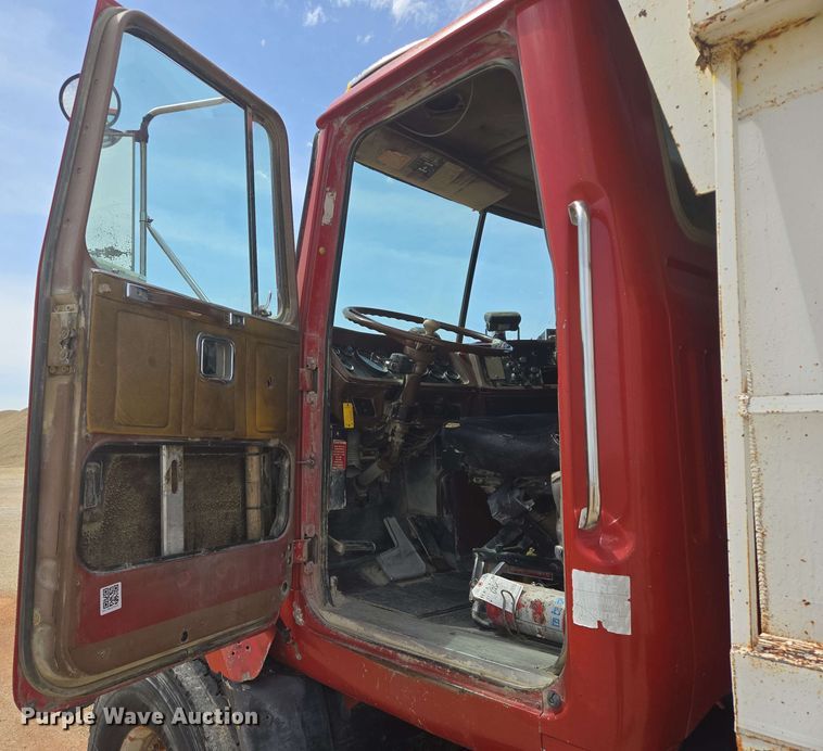 image for item NV9832 1980 White Auto Car dump truck