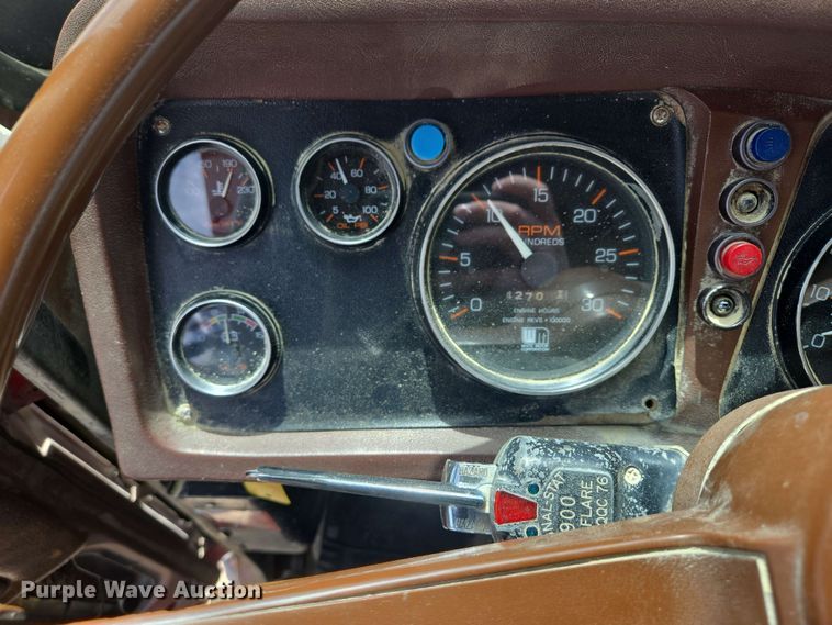 image for item NV9832 1980 White Auto Car dump truck