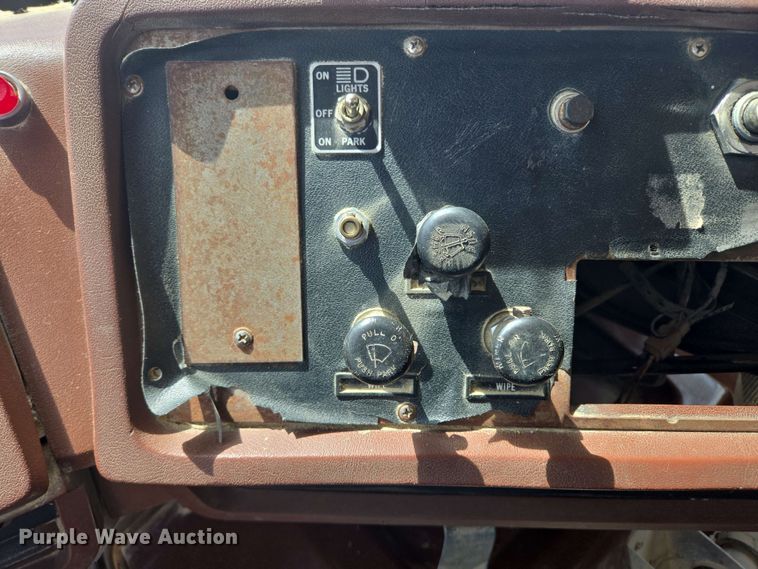 image for item NV9832 1980 White Auto Car dump truck