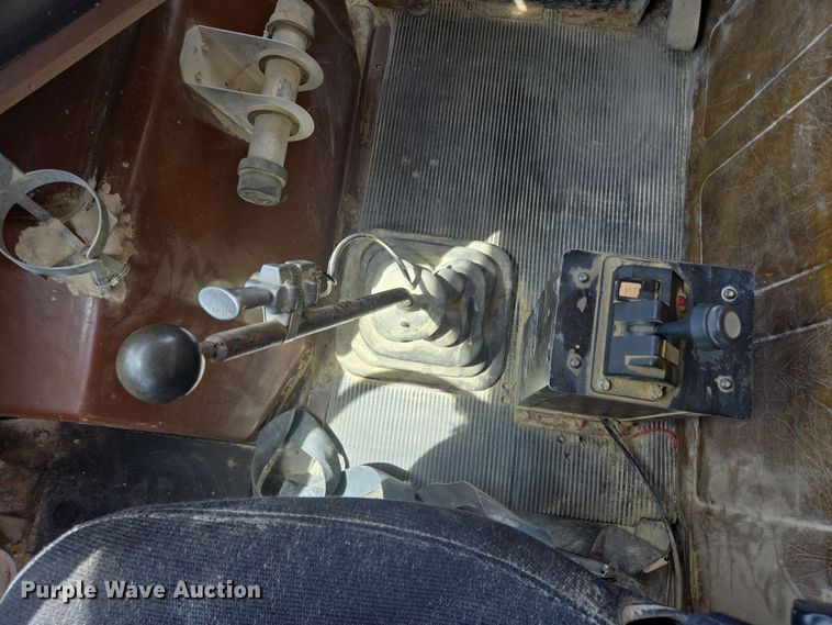 image for item NV9832 1980 White Auto Car dump truck