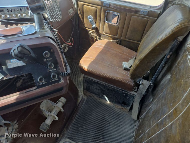 image for item NV9832 1980 White Auto Car dump truck