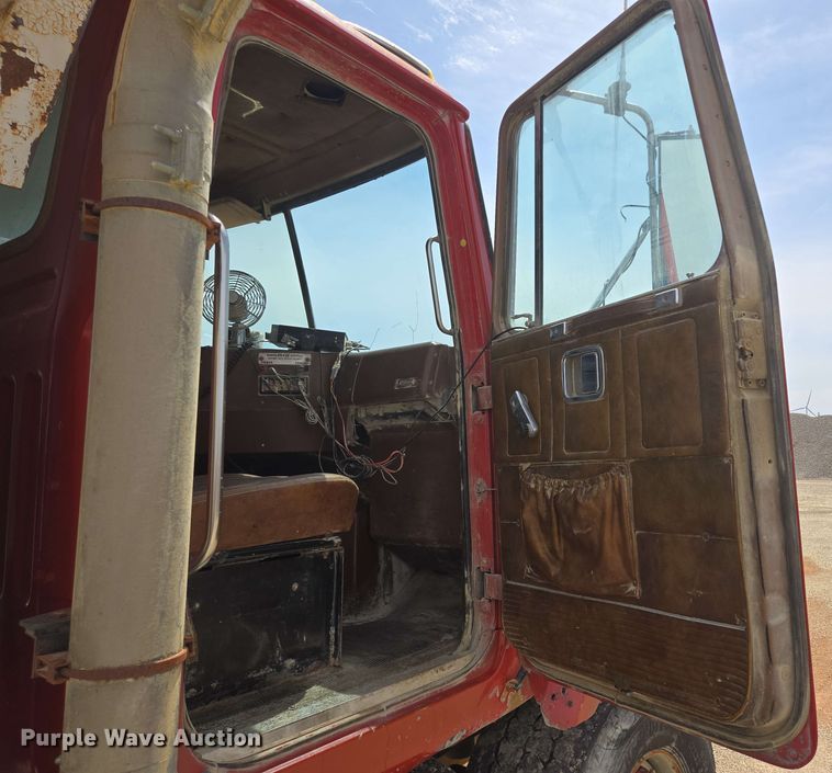 image for item NV9832 1980 White Auto Car dump truck