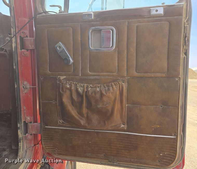 image for item NV9832 1980 White Auto Car dump truck