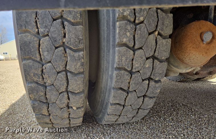 image for item NV9832 1980 White Auto Car dump truck