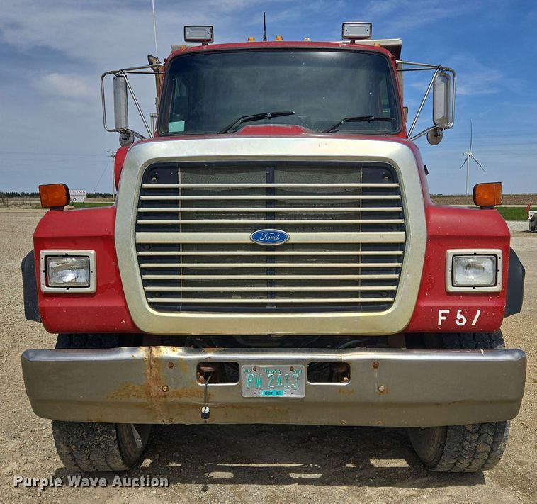 image for item NV9833 1995 Ford L8000 dump truck