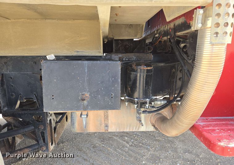 image for item NV9833 1995 Ford L8000 dump truck