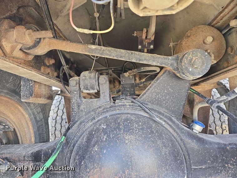 image for item NV9833 1995 Ford L8000 dump truck