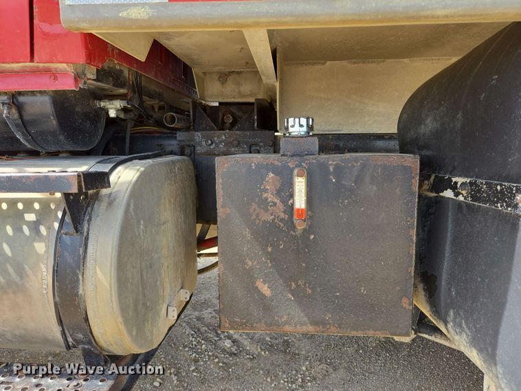 image for item NV9833 1995 Ford L8000 dump truck