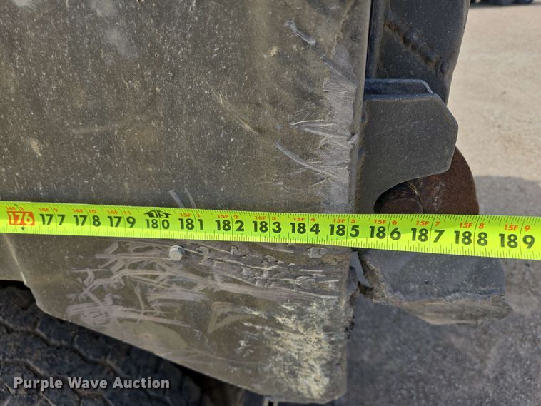 image for item NV9833 1995 Ford L8000 dump truck