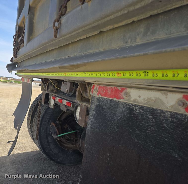 image for item NV9833 1995 Ford L8000 dump truck