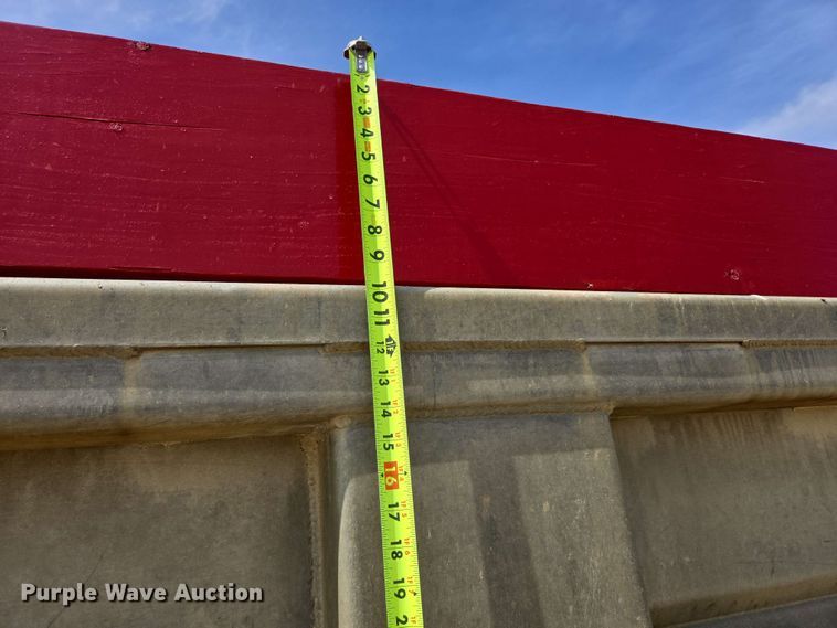 image for item NV9833 1995 Ford L8000 dump truck