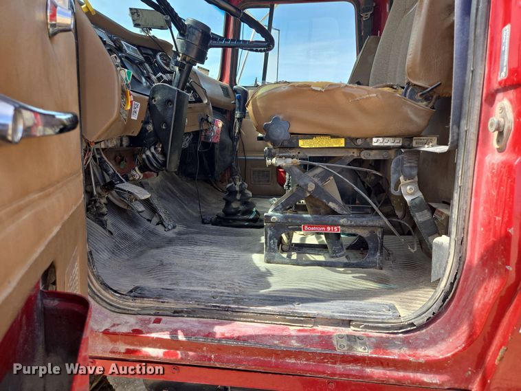 image for item NV9833 1995 Ford L8000 dump truck