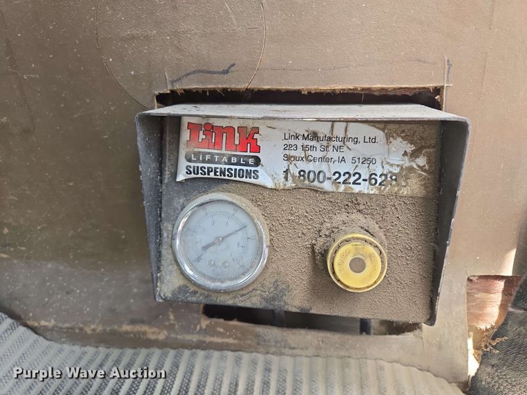 image for item NV9833 1995 Ford L8000 dump truck