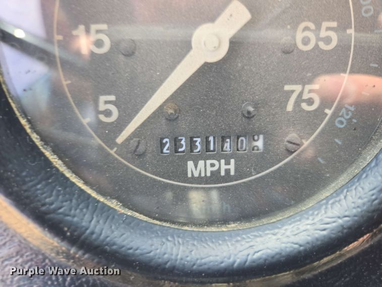 image for item NV9833 1995 Ford L8000 dump truck