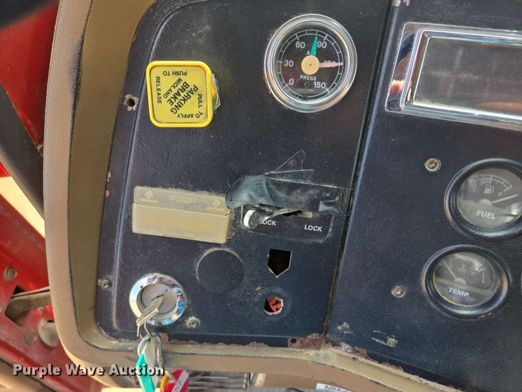 image for item NV9833 1995 Ford L8000 dump truck