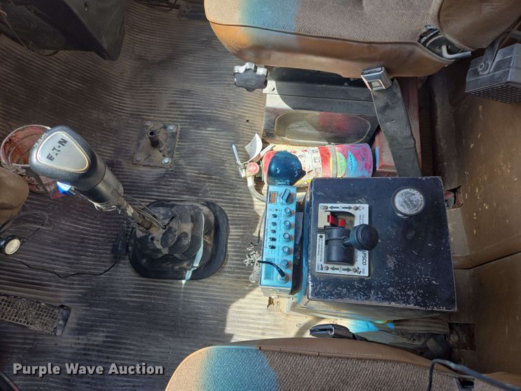 image for item NV9833 1995 Ford L8000 dump truck