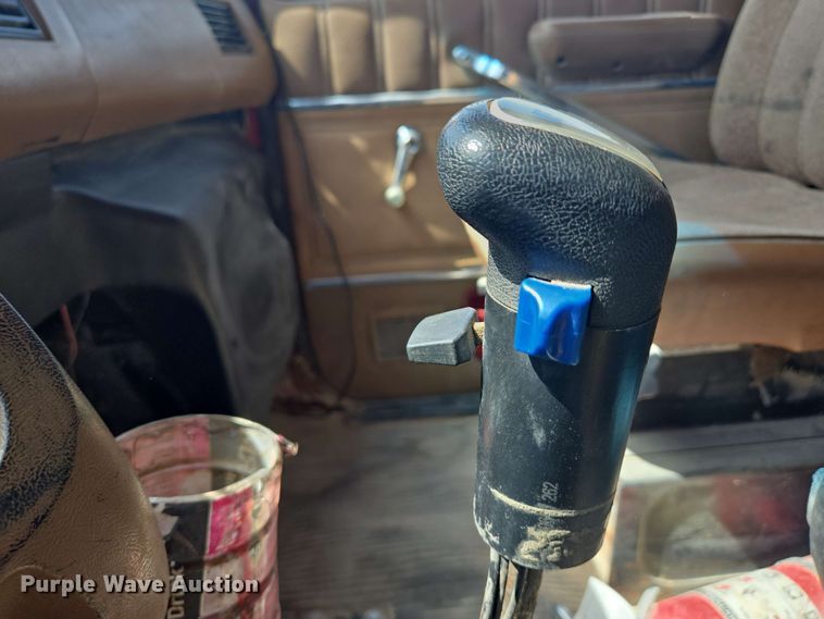 image for item NV9833 1995 Ford L8000 dump truck