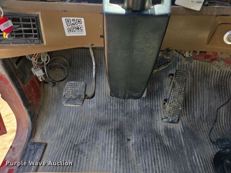 image for item NV9833 1995 Ford L8000 dump truck