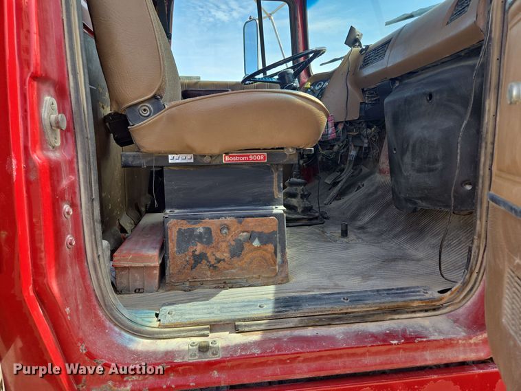 image for item NV9833 1995 Ford L8000 dump truck