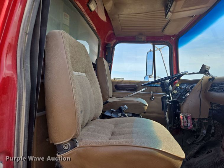 image for item NV9833 1995 Ford L8000 dump truck