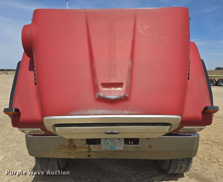 image for item NV9833 1995 Ford L8000 dump truck