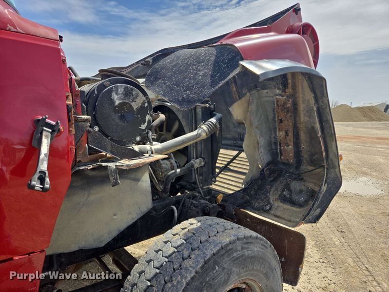 image for item NV9833 1995 Ford L8000 dump truck