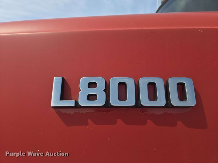 image for item NV9833 1995 Ford L8000 dump truck