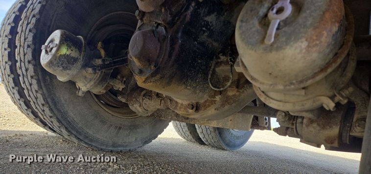 image for item NV9833 1995 Ford L8000 dump truck