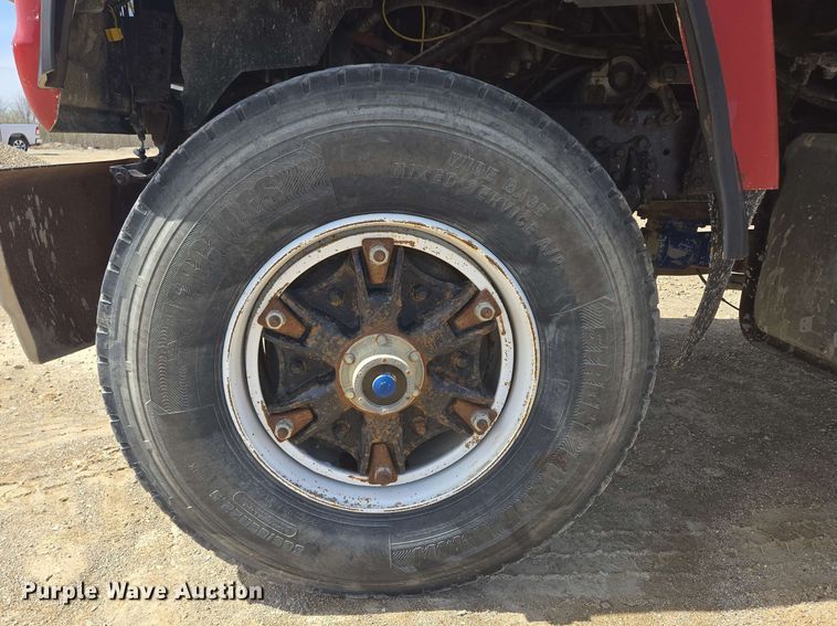 image for item NV9833 1995 Ford L8000 dump truck