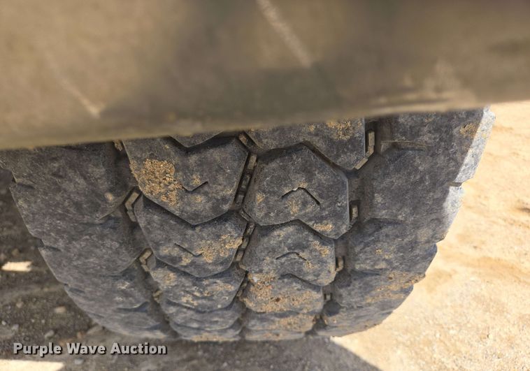 image for item NV9833 1995 Ford L8000 dump truck