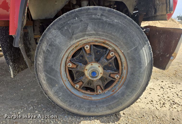 image for item NV9833 1995 Ford L8000 dump truck