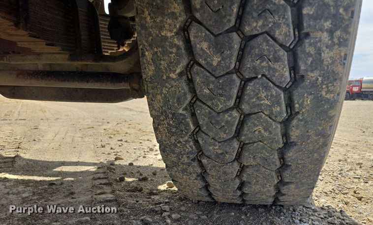 image for item NV9833 1995 Ford L8000 dump truck