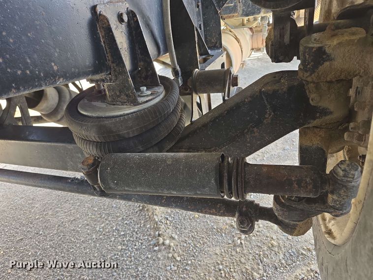 image for item NV9833 1995 Ford L8000 dump truck