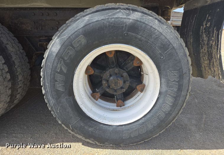 image for item NV9833 1995 Ford L8000 dump truck